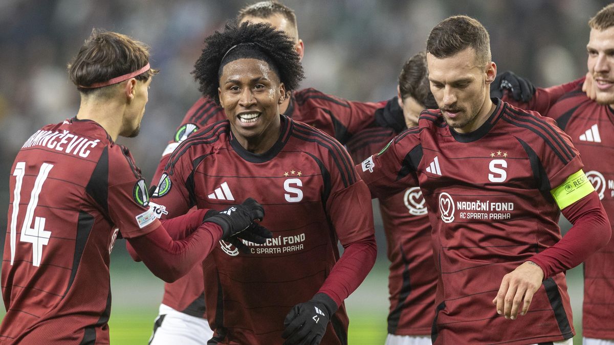FOTBAL ONLINE: Důležitý zápas v boji o postup. Sparta má proti Legii ve druhém poločase převahu, druhý gól zatím nepřidala