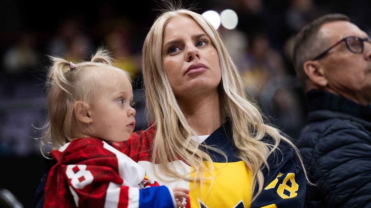 Pastrňák září štěstím. Fotka s jeho manželkou prozradila radostnou novinu