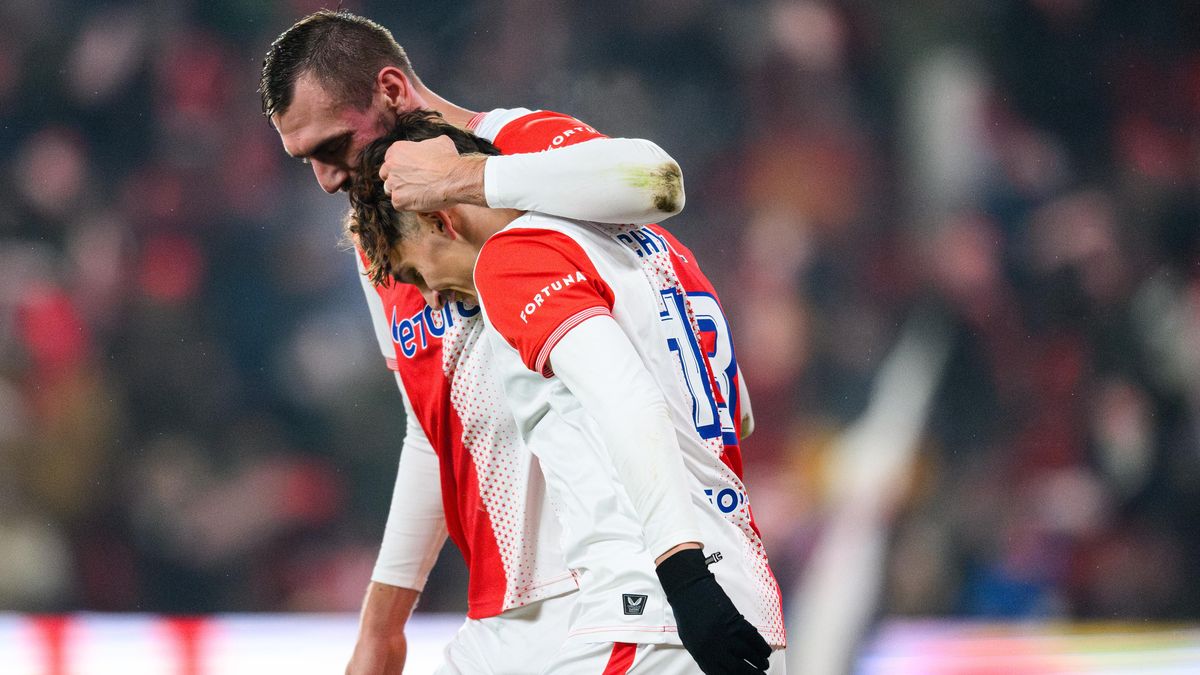 Slavia neměla kopat penaltu. Rozhodčí podle komise zásadně chybovali i na Spartě