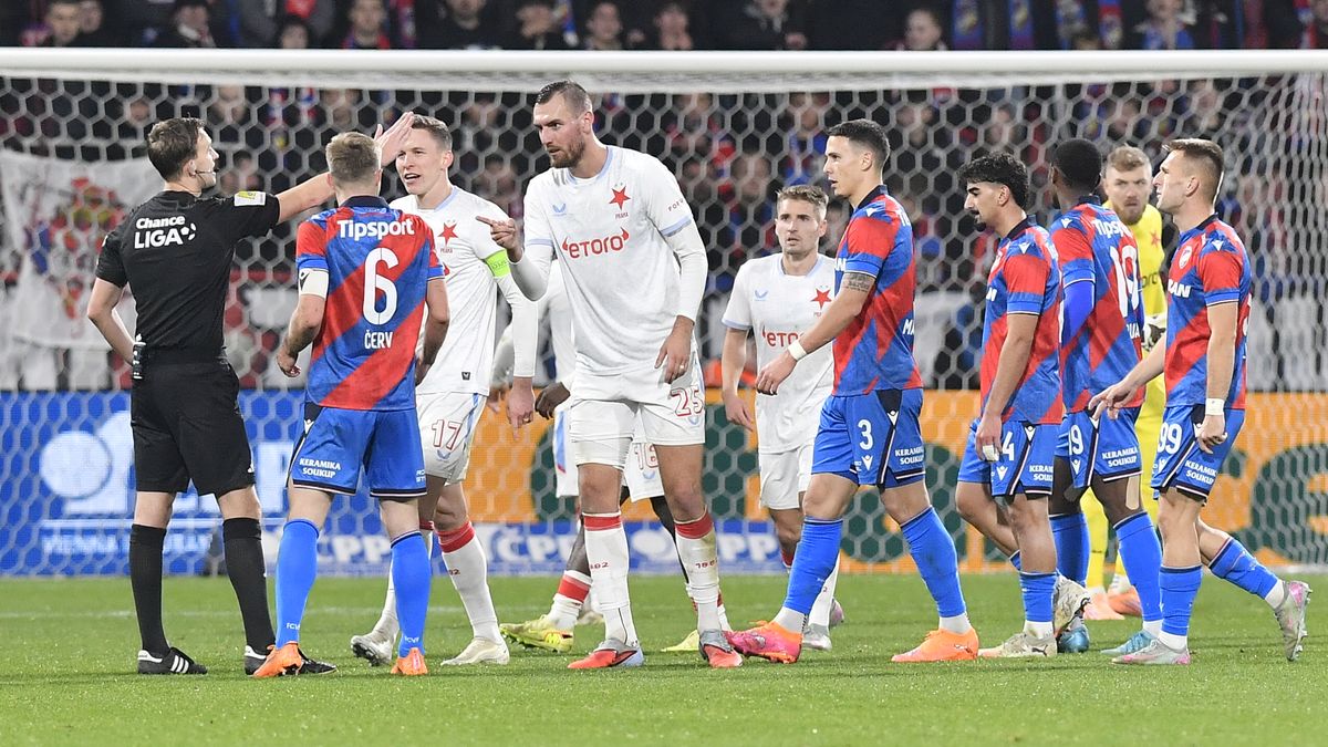 FOTBAL ONLINE: Nevídaná přestřelka v Plzni pokračuje, náskok Slavie se tenčí! Sparta znovu selhala