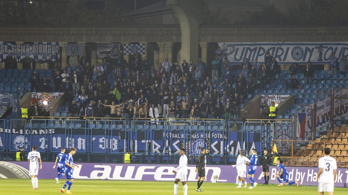 Potyčka v Jerevanu! Na české fanoušky létaly sedačky a zapalovače