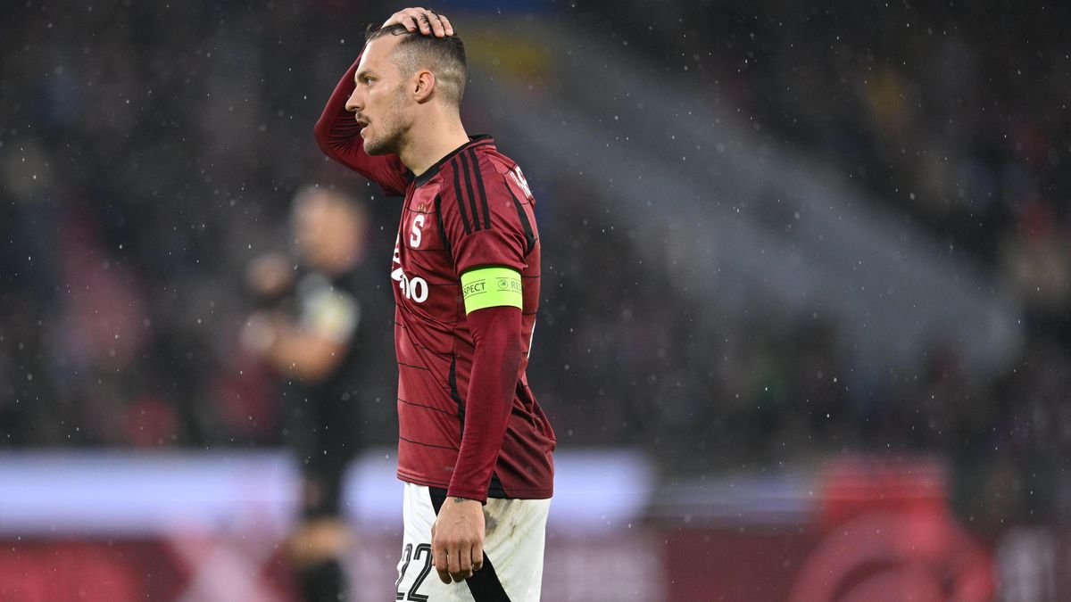 Pískot na Letné. Sparta ztratila další body, od většího průšvihu ji uchránily standardky