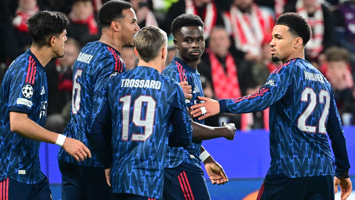 FOTBAL ONLINE: Rána pro Slavii, Arsenal zkraje půle bleskově navyšuje. Chorý jde ze hřiště