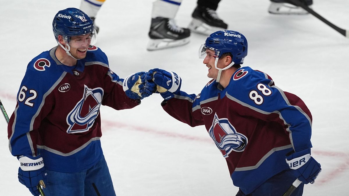 Nečas se drží mezi smetánkou NHL. Na top 10 dotírá i Pastrňák