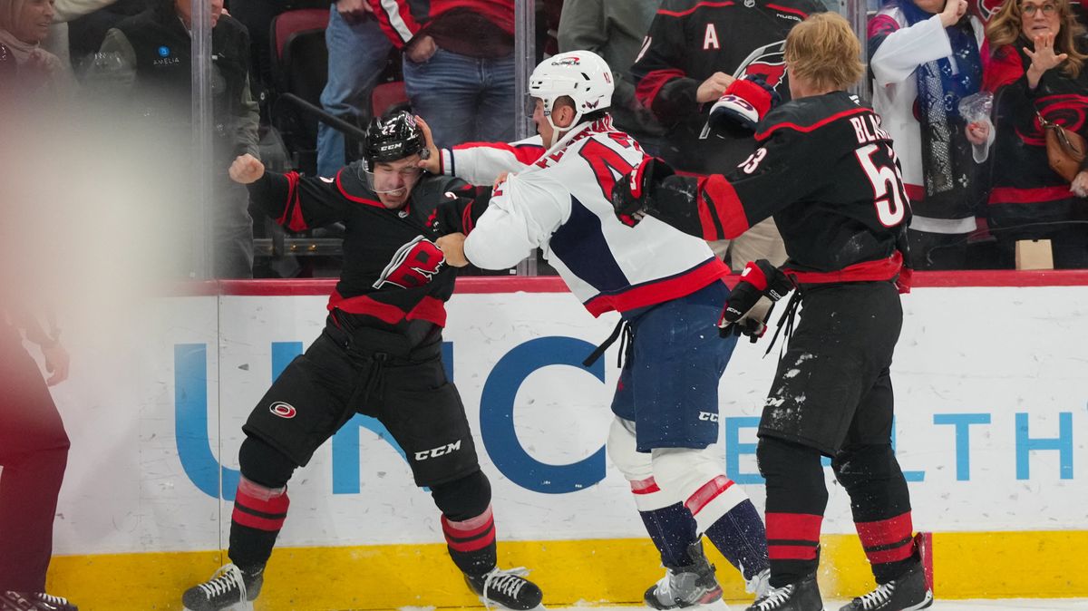 Atak na brankáře odstartoval krvavou bitku. Málem se porvali i oba gólmani