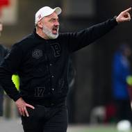 Trenér Slavie Praha Jindřich Trpišovský během utkání se Slováckem.