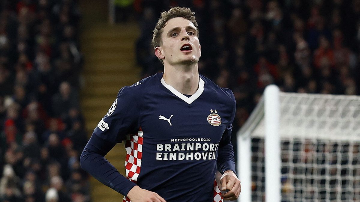 FOTBAL ONLINE: Eindhoven znovu vede v Liverpoolu. V bitvě gigantů vyrovnáno. Pafos uniká Slavii