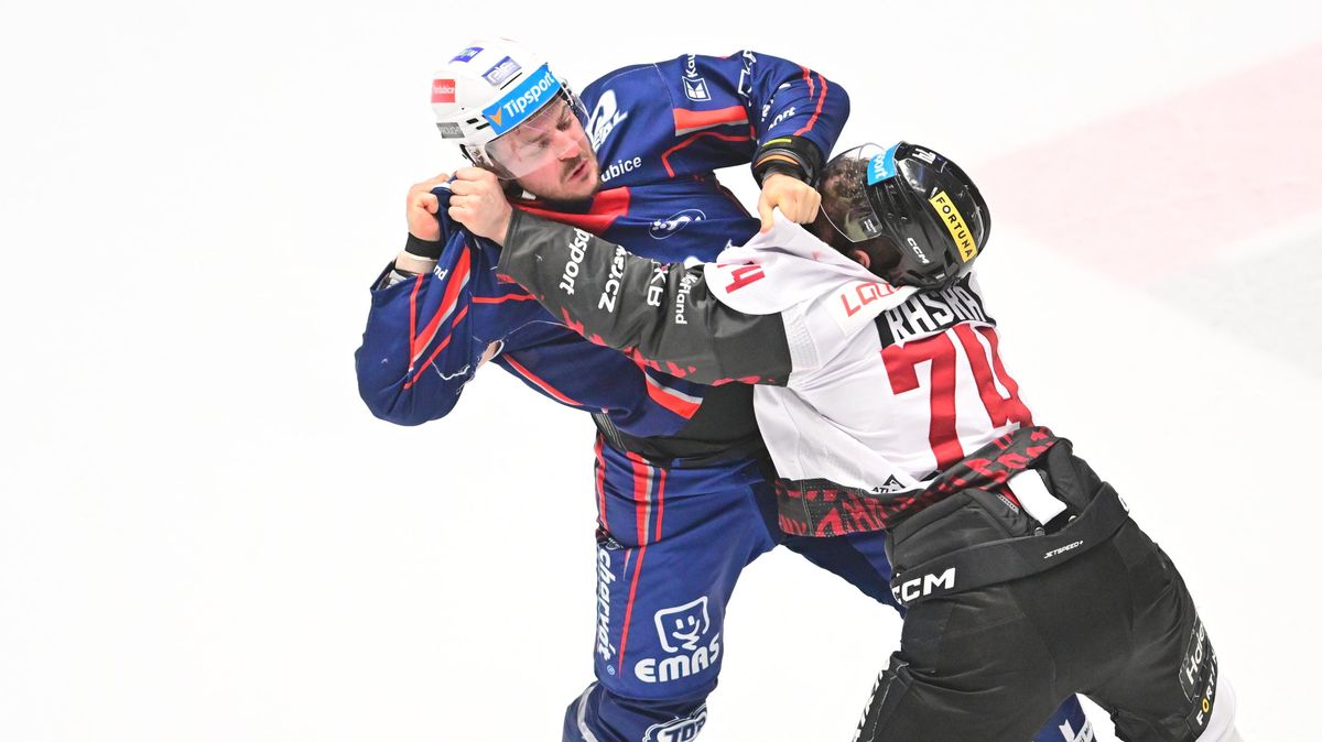 HOKEJ ONLINE: Neskutečná rvačka na úvod šlágru Sparty s Dynamem! Po neuznaném brněnském gólu udeřili Hanáci