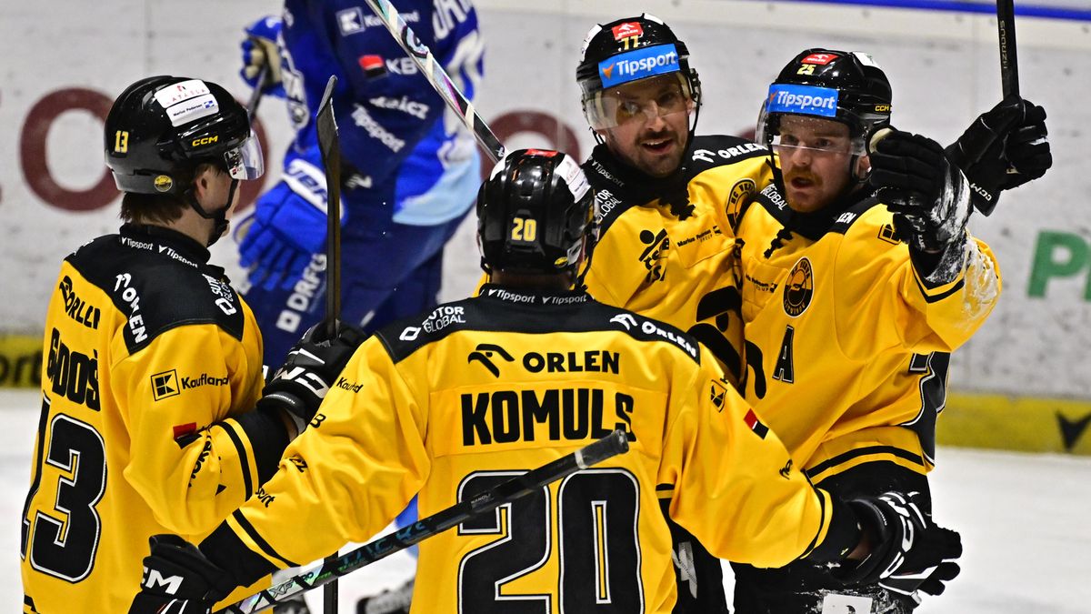 HOKEJ ONLINE: Pardubice v derby srovnaly, David Kaše dal za Litvínov hattrick