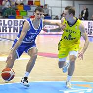 Richard Balint se snaží odmítnout Tobiase Borga ze Švédska.