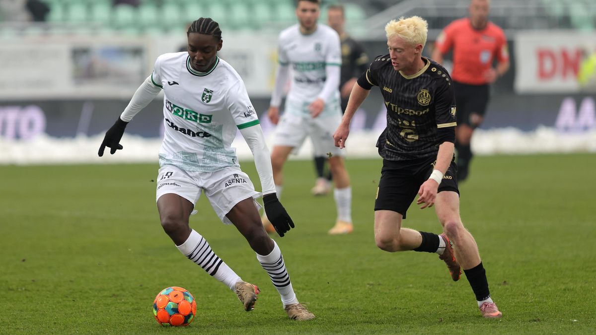 FOTBAL ONLINE: V Karviné dominují útoky, domácí vedou. Plzeň míří do Jablonce a chystá se i regionální derby