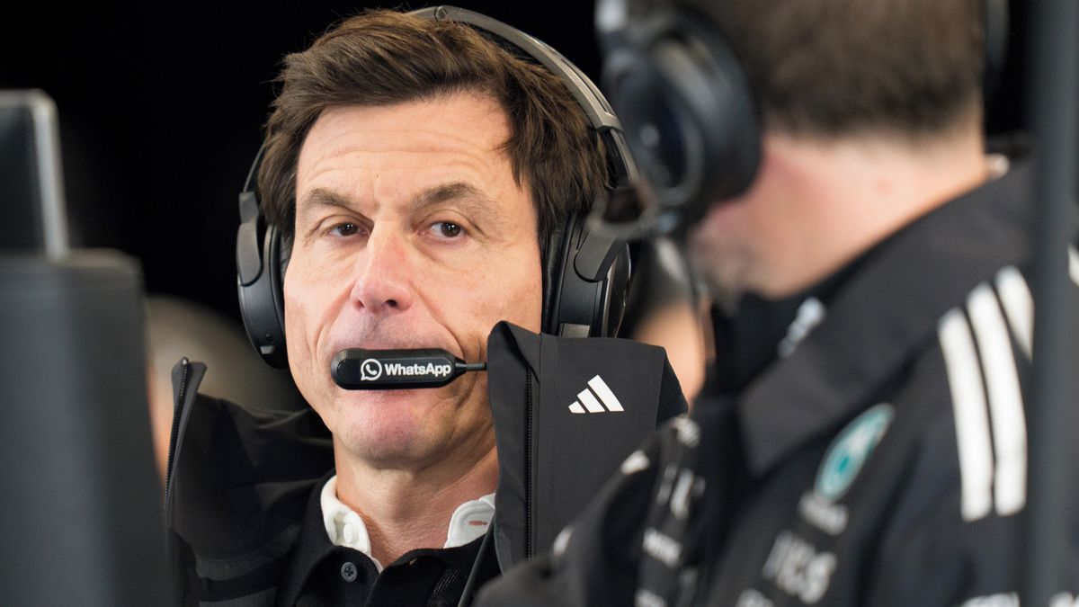 Velká rozmíška mezi šéfy týmů F1.  Jak hloupý musí někdo být, aby něco takového řekl? Šéf Mercedesu se zastal Antonelliho