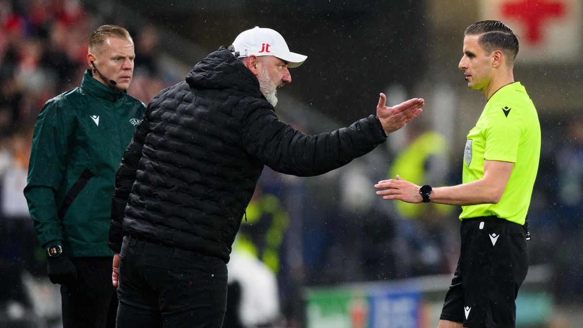 Slávisté opět nadávali na rozhodčího. Směrem k Bilbau padaly hanlivé výrazy