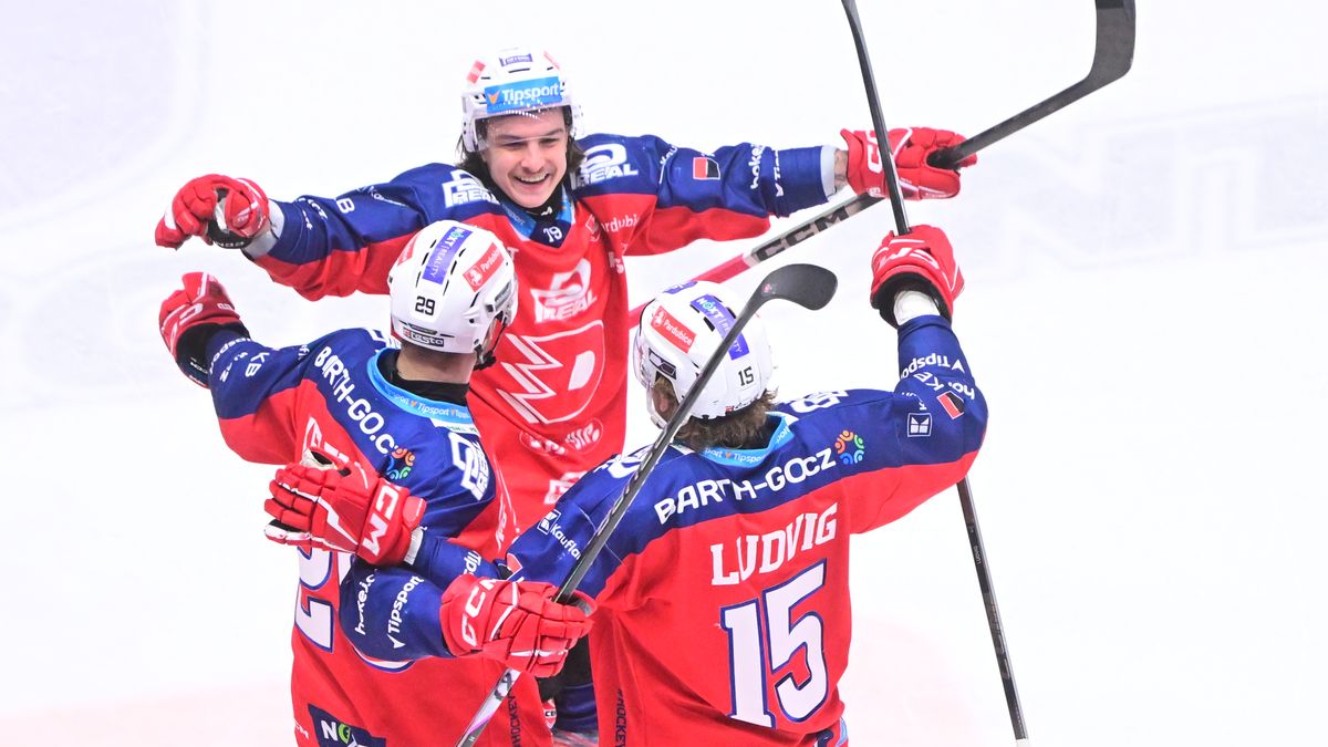 HOKEJ ONLINE: Pardubice drtí Západočechy. Litvínov dostává nářez v Plzni. Třinci se nedaří ukončit sérii nezdarů