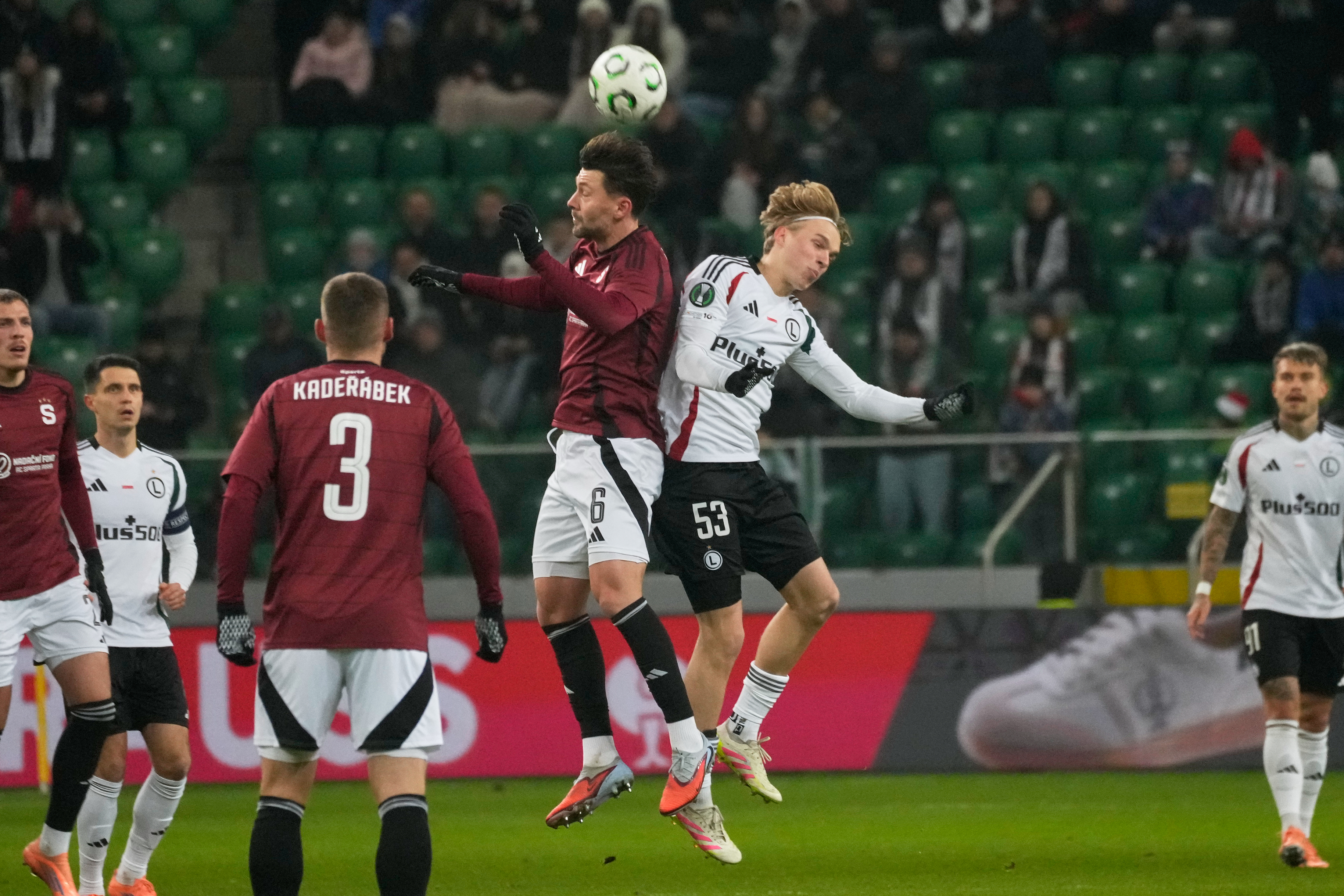 Důležitý duel o postup: Sparta ustála šanci Legie díky zásahu Vindahla