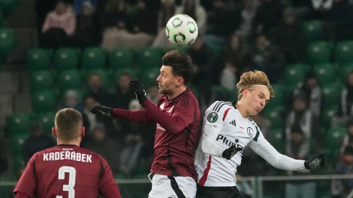 FOTBAL ONLINE: Důležitý zápas v boji o postup. Spartu zachránil při šanci Legie Vindahl