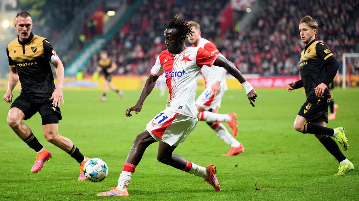 Sanyang poprvé v lize v základu. Levá noha střídá zázraky, pravá neexistuje, popisoval kouč