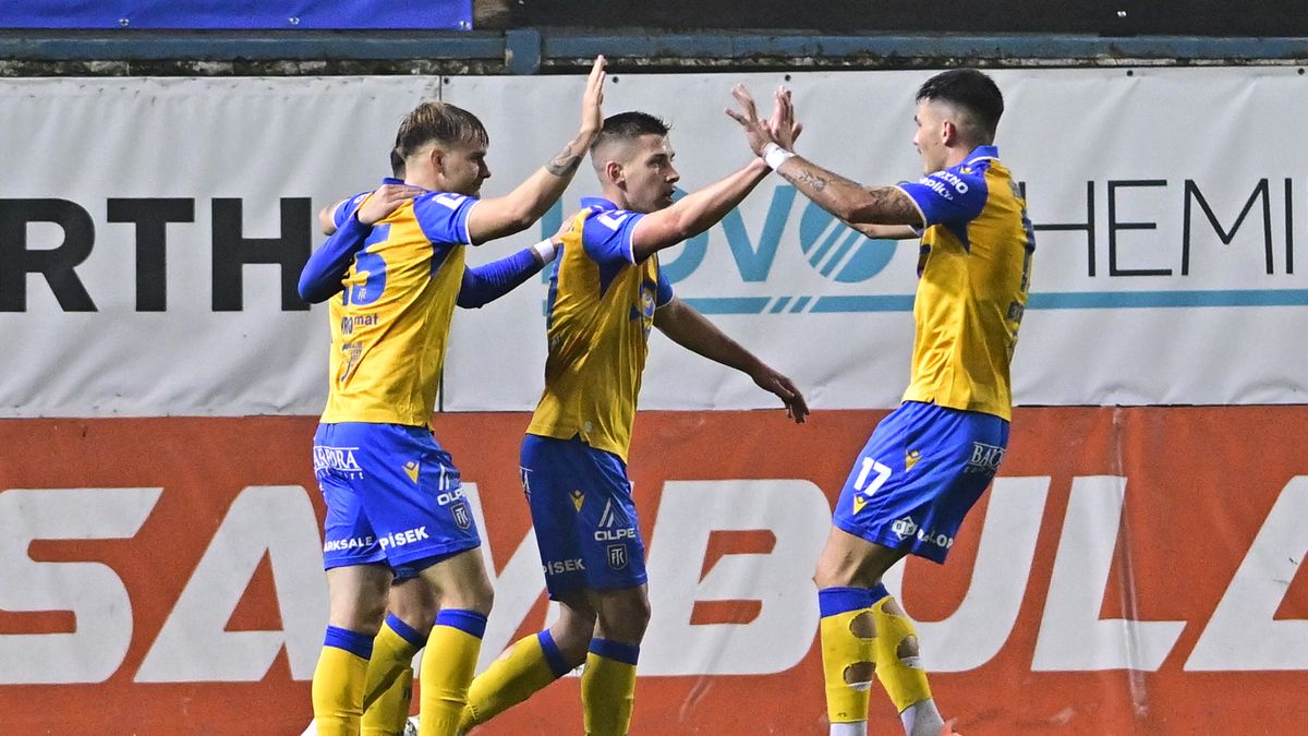 FOTBAL ONLINE: Plzeň srovnává s Teplicemi! Sparta prohrála v Karviné, Hradec pro dramatu slaví