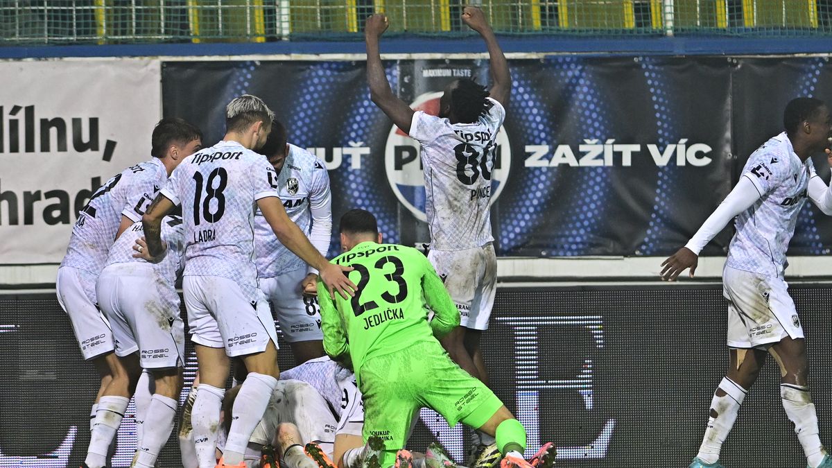 Plzeň po dramatickém závěru udolala Teplice, červenou kartu odvolal VAR! Sparta prohrála v Karviné