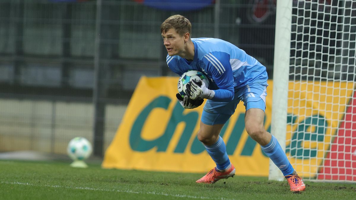 Strach o Vindahla. Zraněný gólman Sparty odjel na vyšetření do nemocnice