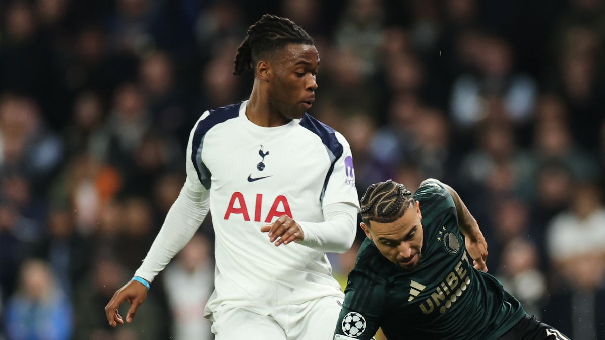 Obránci Tottenhamu vyhrožoval fotbalový agent s pistolí v ruce