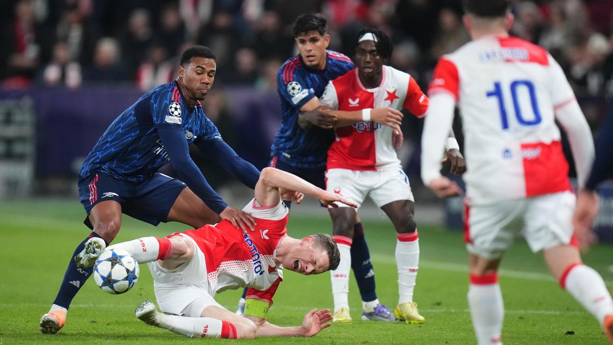 V Edenu se nadávalo do mafiánů. Fandy dráždily penalty, slávisté měli jiné výtky