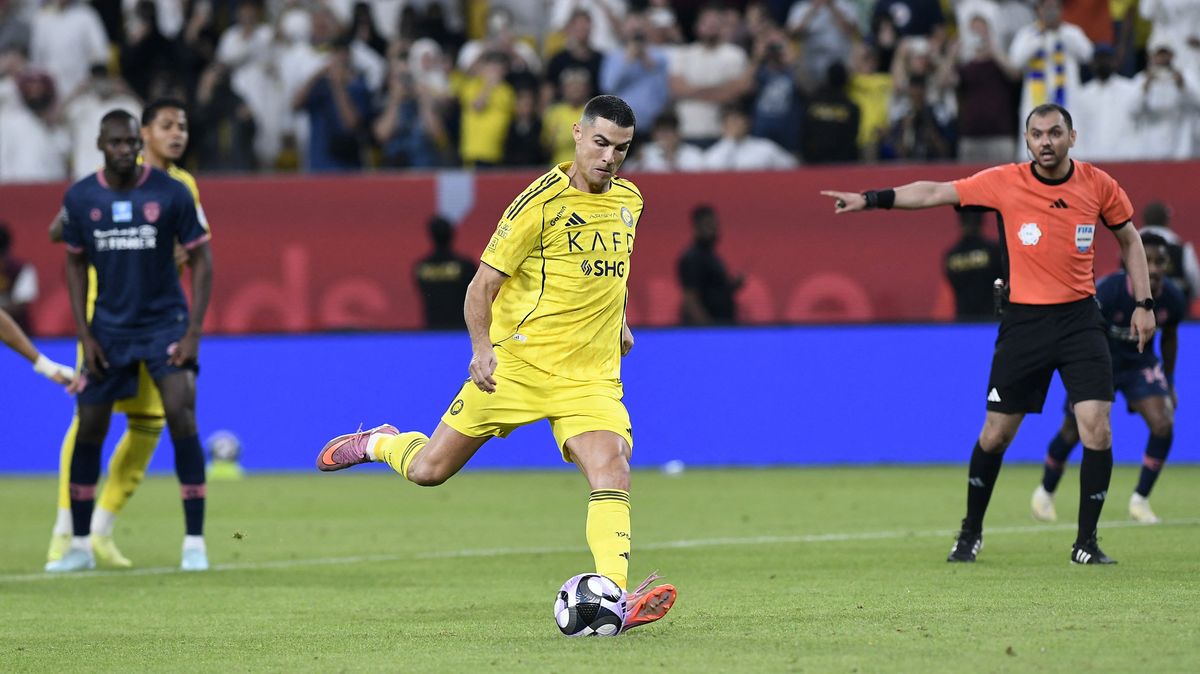 Hvězdy ligy se smějí vymyšlené penaltě pro Ronalda. Je nutné vůbec hrát? diví se soupeřův kouč