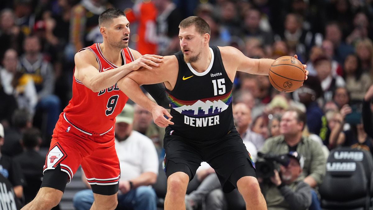 Jokičův triple double nestačil. Detroit má desátou výhru v řadě