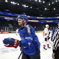 Filip Chlapík se raduje z branky.