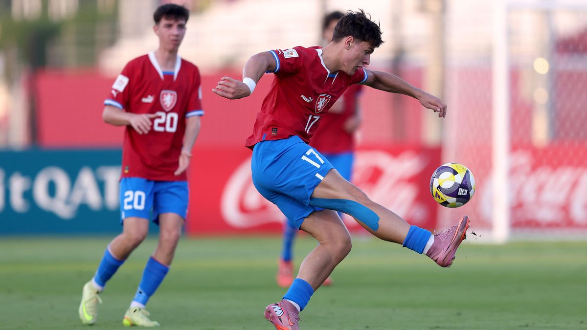 FOTBAL ONLINE: Čeští mladíci budou hrát na MS o postup, utkají se s USA