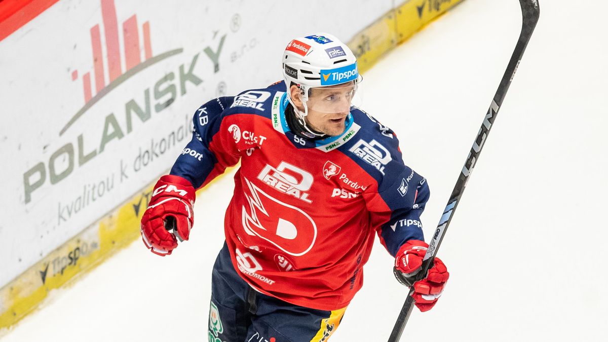 Hokejový útočník Vondráček bude hrát za Pardubice do roku 2029