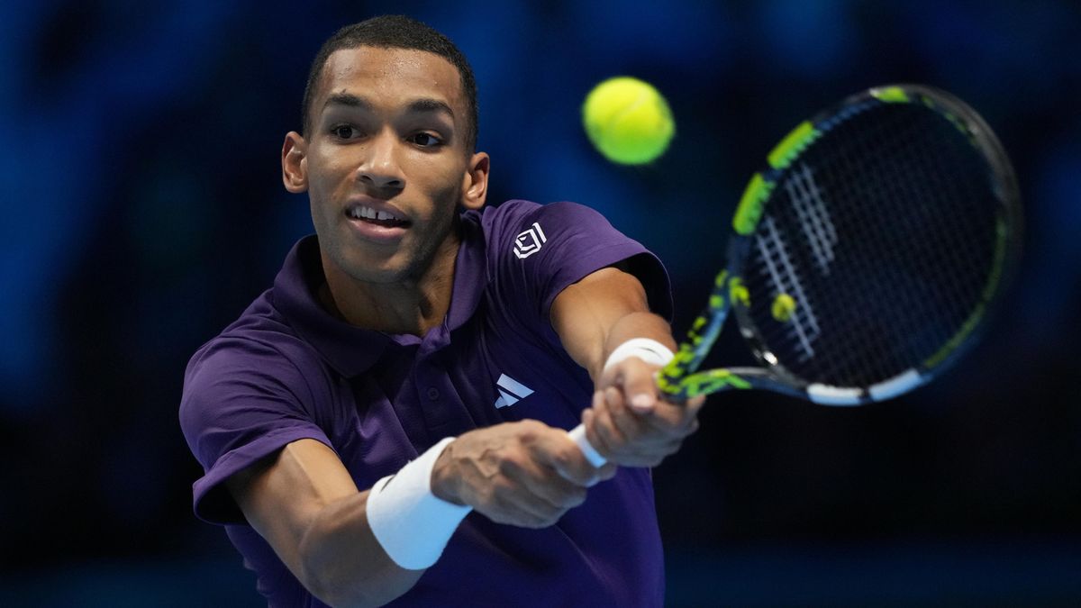 Auger-Aliassime porazil Sheltona ve druhém utkání Turnaje mistrů a udržel šanci na semifinále