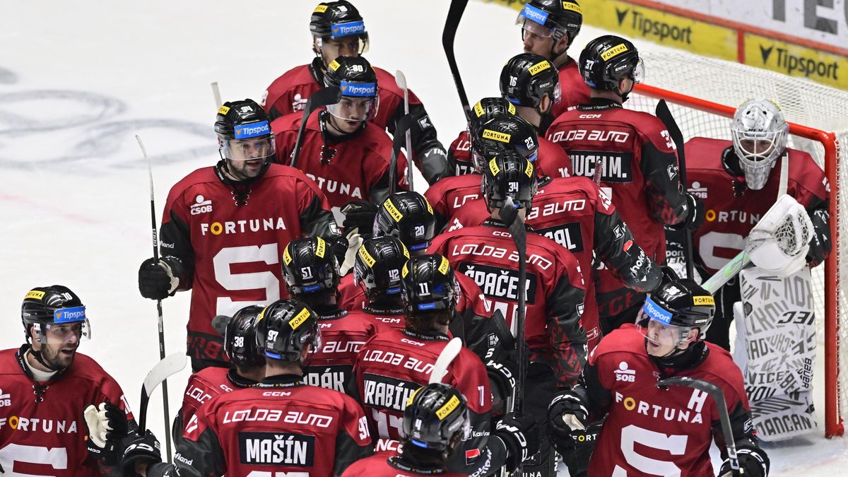 Spartu čeká těsně před olympiádou honička. Během 26 hodin sehraje dvě dohrávky