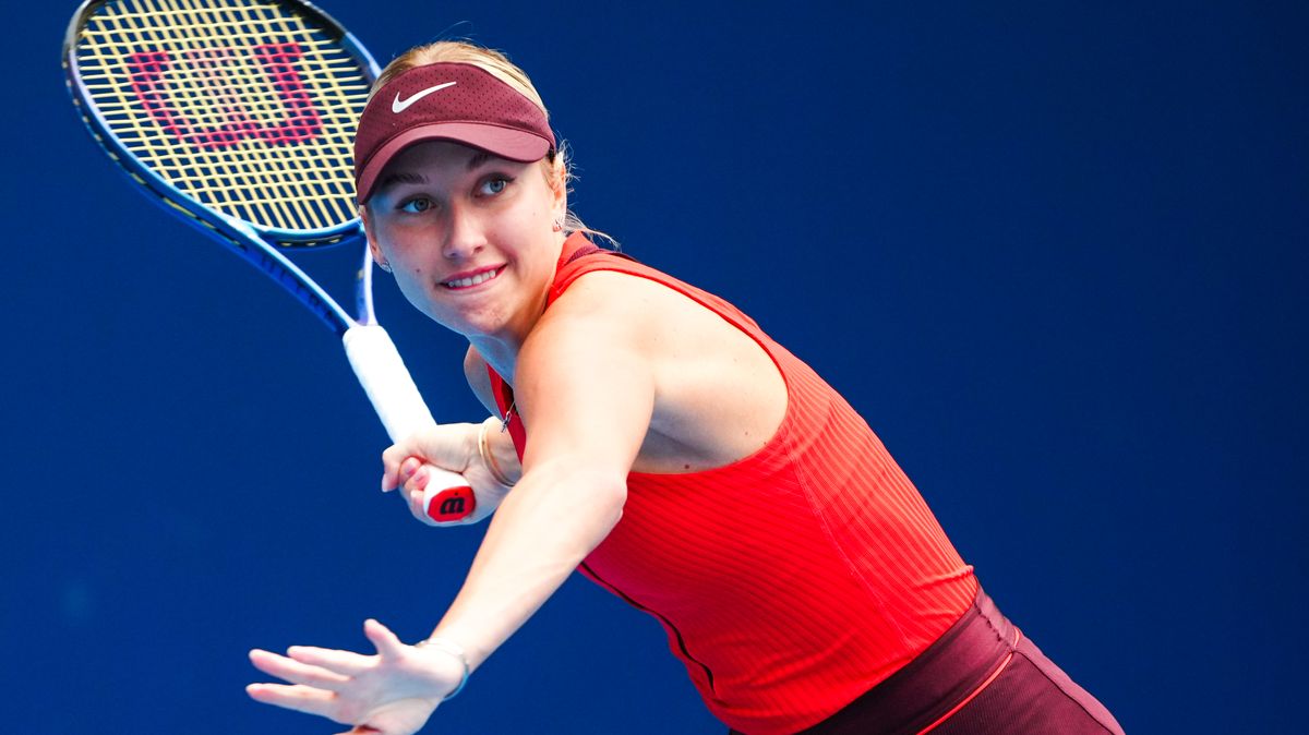 Odraz v okně odhalil nový tenisový pár. Ten si užívá romantickou dovolenou