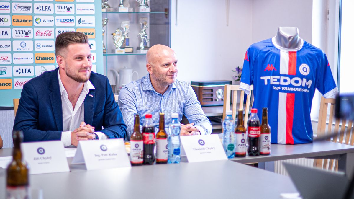 Artis má už osm posil a jedná s dalšími. Není čas na chyby, říká Chytrý