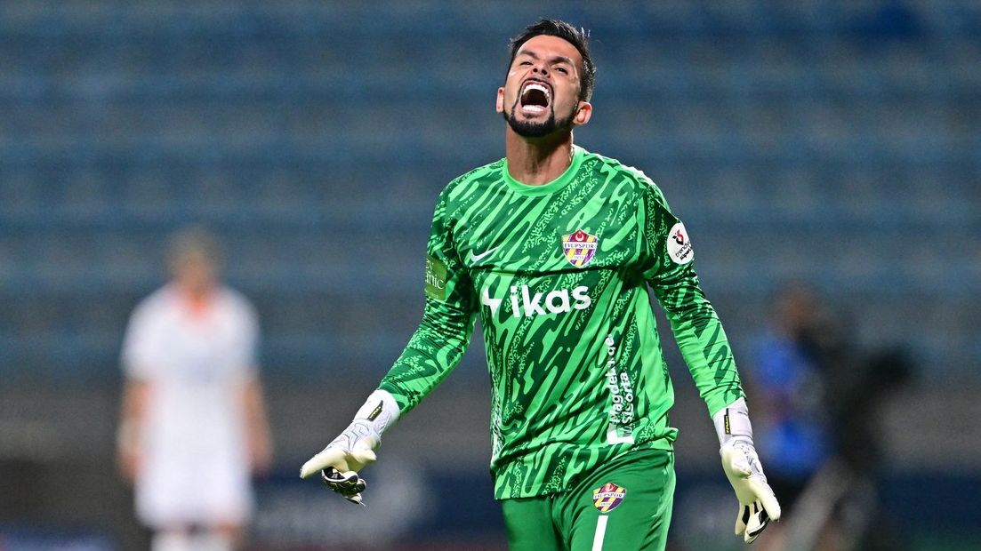 Komedie v Turecku. Gólman uklidňoval hádku a mezitím inkasoval