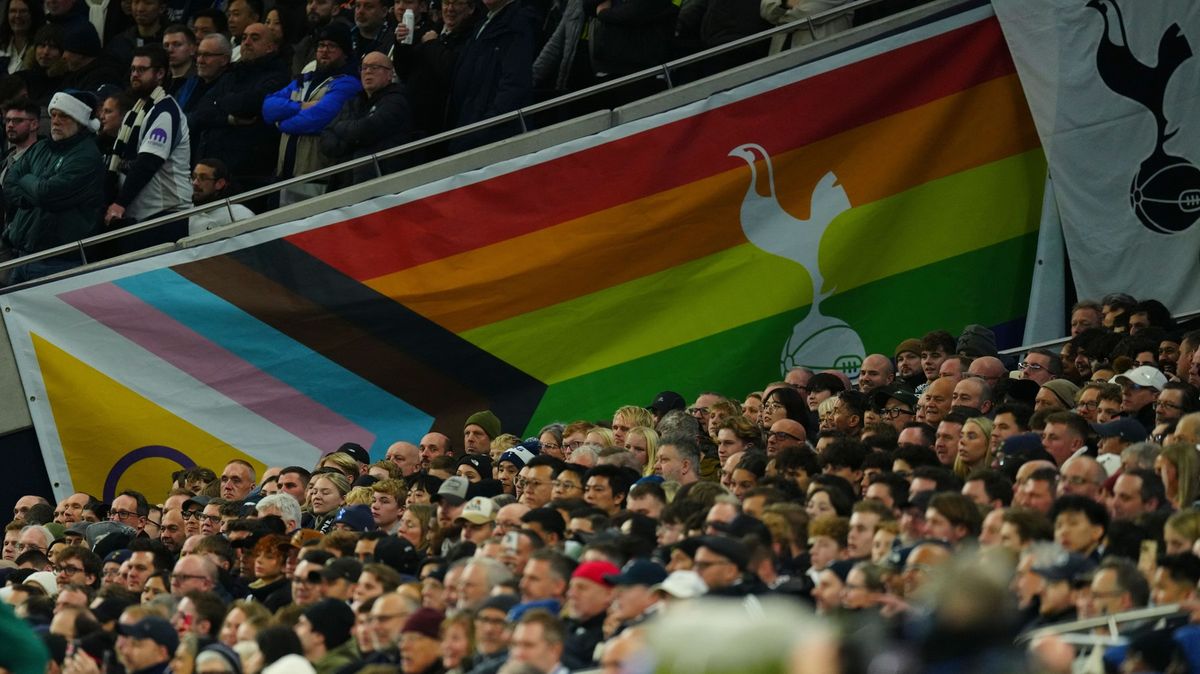 LGBTQ+ fanoušci Tottenhamu si stěžují na Slavii. Na Čechy žalují do britských médií