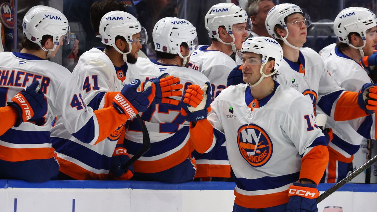 Brutální sekera jako akt spravedlnosti. Útočník Islanders za šílený zákrok sklízel pochvaly