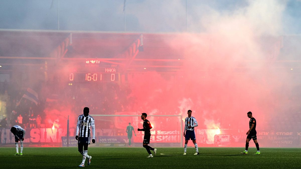Zničující tragédie pro klub. Stadion v plamenech, k požáru se přiznal 15letý kluk