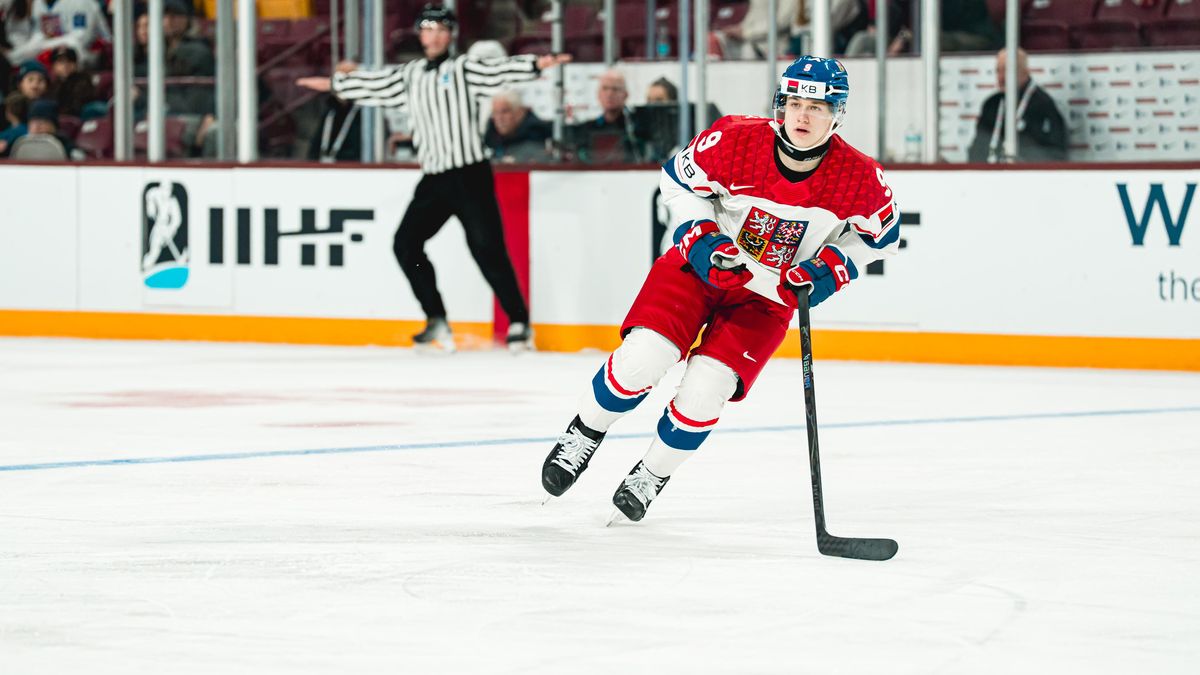 Mohl dál hrát za Slováky, talentovaný bek se rozhodl pro Česko. Správné rozhodnutí, libuje si