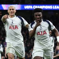 Penaltu proměnil Mohammed Kudus a zvýšil na 2:0.