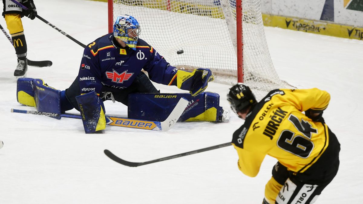 HOKEJ ONLINE: V odvetě finále Brno hraje s Pardubicemi. Budějovice snížily v oslabení. Plzeň a Hradec srovnaly