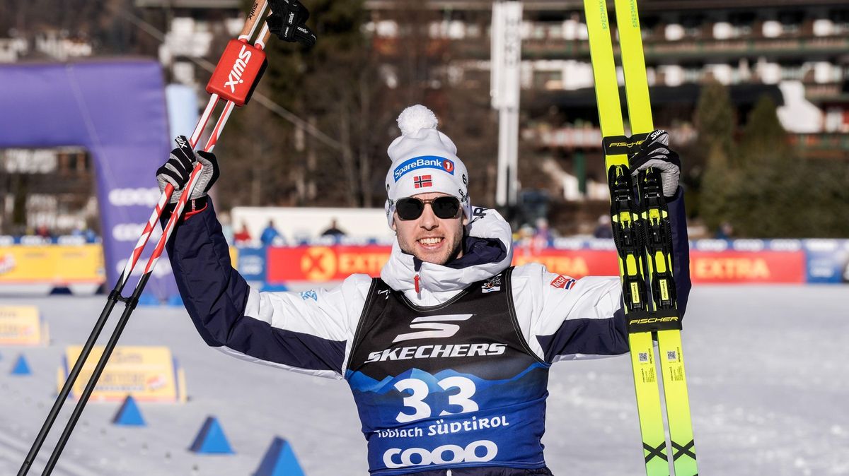 Nor Stenshagen vyhrál na Tour de Ski závod na 10 km klasickou technikou. Češi vyhořeli