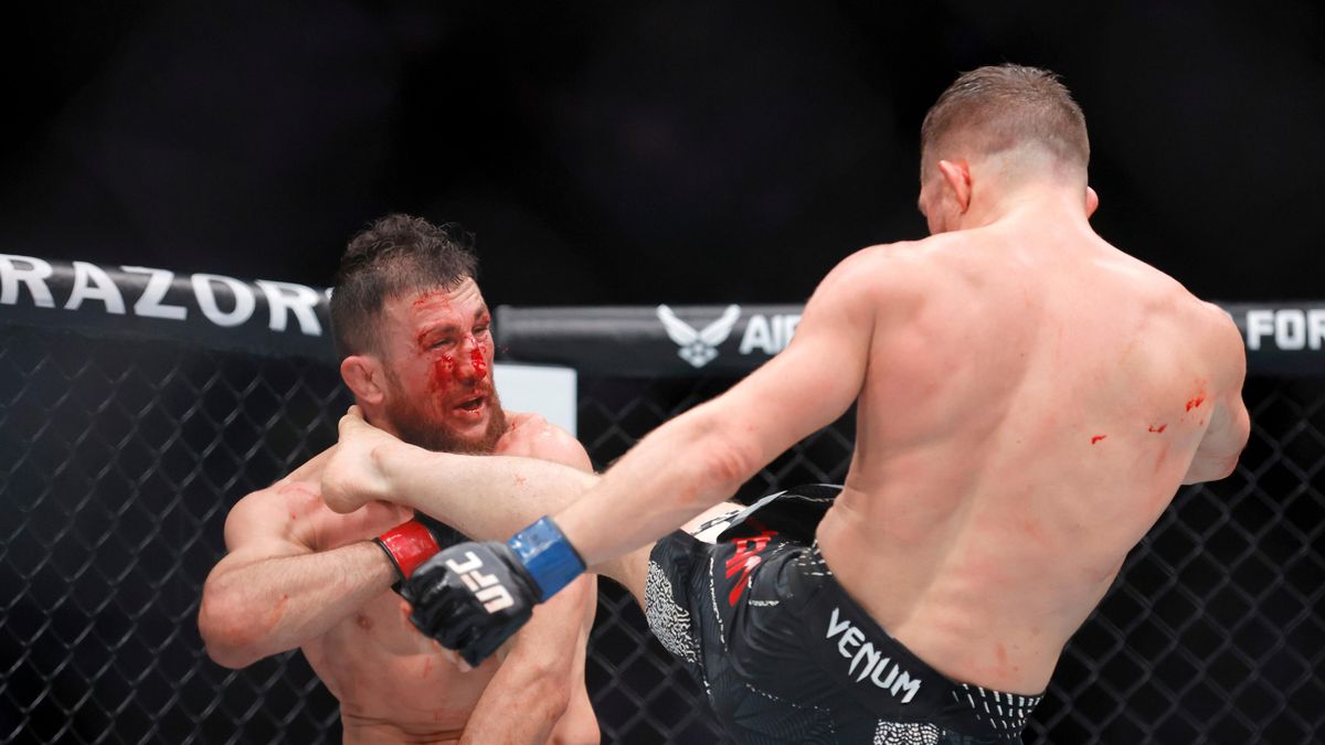Senzace v UFC. Šampioni přišli o titul, došlo i k děsivému zranění