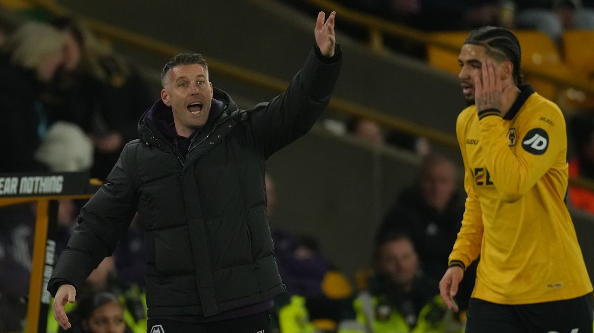 Bránili jsme jako děti, rozčiloval se trenér Wolves po další prohře. Podle Krejčího chybí sebevědomí