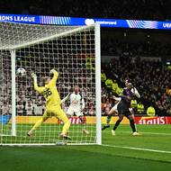 David Zima si dal vlastní gól.