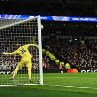 Zápas začal fantastickým zákrokem Jindřicha Staňka.