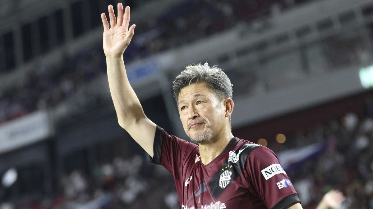 Fotbal bude hrát i v 59 letech. Veterán Miura si znovu prodloužil kariéru