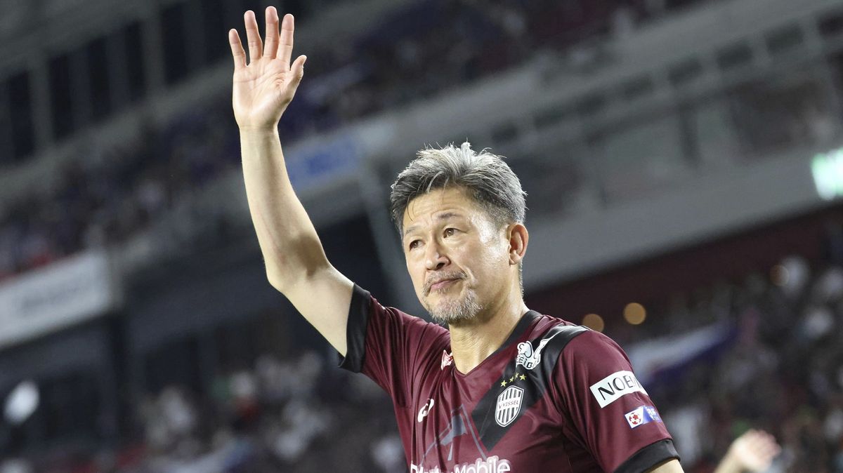 Fotbal bude hrát i v 59 letech. Veterán Miura si znovu prodloužil kariéru