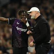 Porada Jindřicha Trpišovského se Sanyangem.